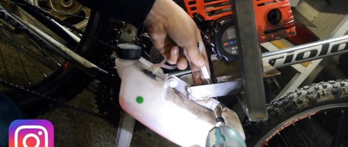 Jak nainstalovat motor z křovinořezu na jízdní kolo