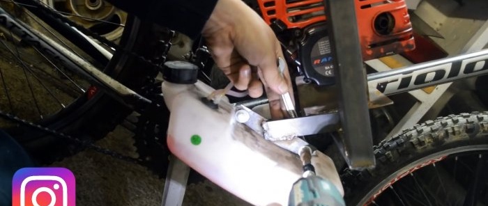 Paano mag-install ng motor mula sa isang brush cutter hanggang sa isang bisikleta