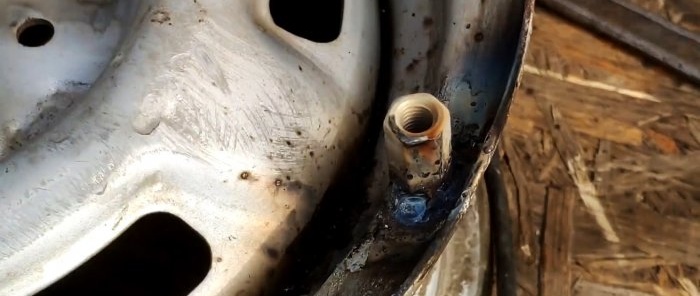 Hogyan lehet gyorsan hegeszteni egy tömlőtekercset régi autóalkatrészekből