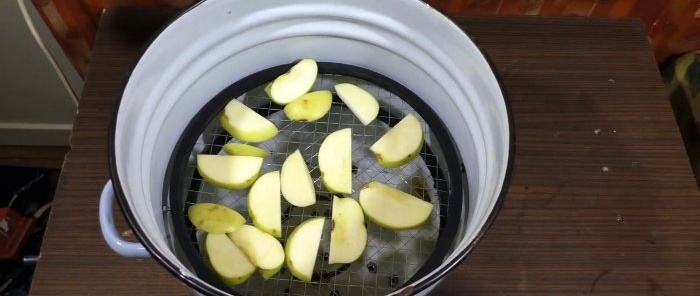 How to make a dryer for vegetables and fruits from a leaky pan