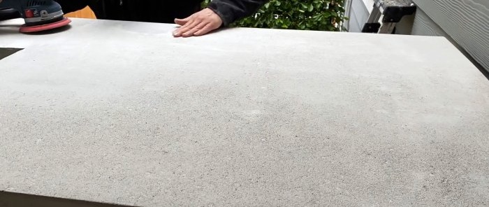 Il ripiano del tavolo in cemento fai-da-te è facile