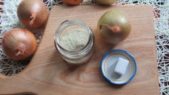 Sie haben viele Zwiebeln angebaut und möchten diese einfach lagern. Stellen Sie Zwiebelpulver her