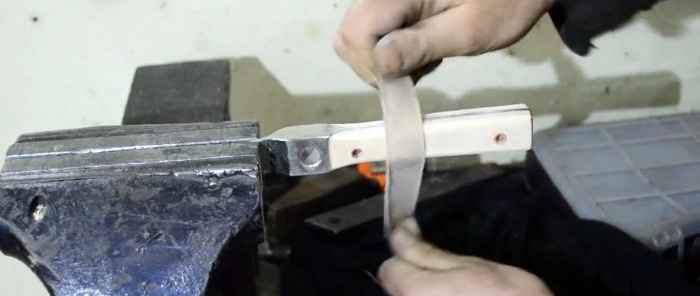 Paggawa ng clamp mula sa isang stabilizer bar