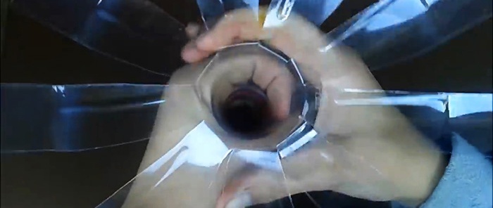 Hvordan lage en enkel vindvinge fra en PET-flaske på 5 minutter