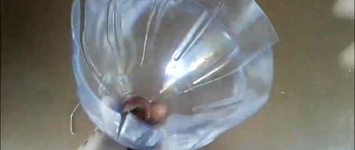 Hogyan készítsünk PET-palackból egyszerű széllapátot 5 perc alatt