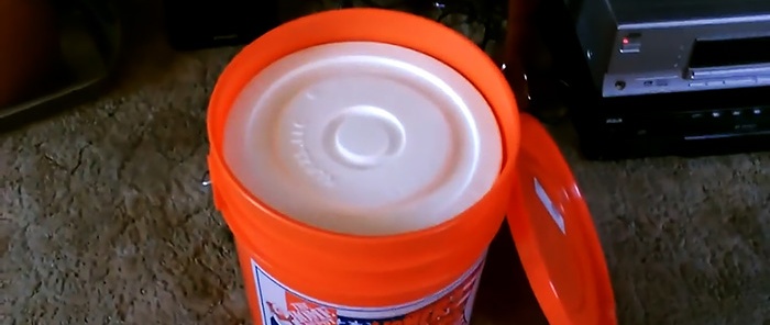 7 kapaki-pakinabang na crafts na ginawa mula sa isang plastic bucket