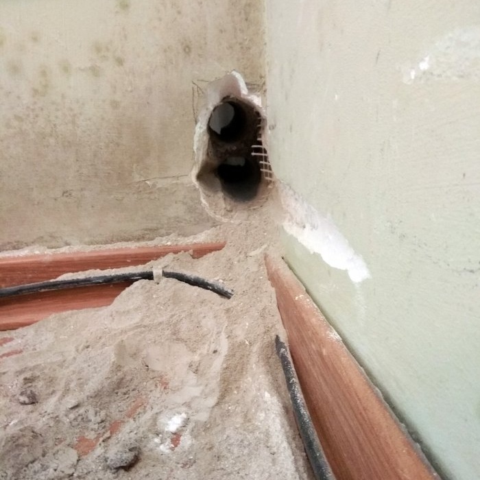 Как правилно да пробиете дупки в стената за тръби