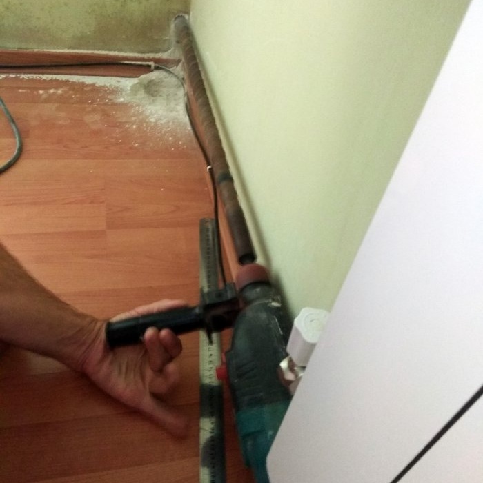 Comment percer correctement des trous dans le mur pour les tuyaux