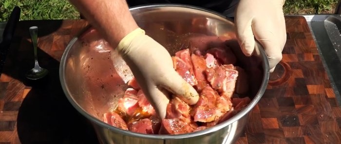 The juiciest kebab in boiling water is a secret from an Uzbek who knows his business