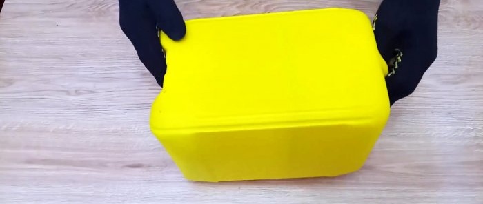 Hvordan lage en praktisk verktøykasse fra en beholder