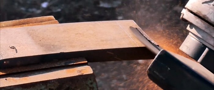 How to make a simple and effective Finnish cleaver from a spring