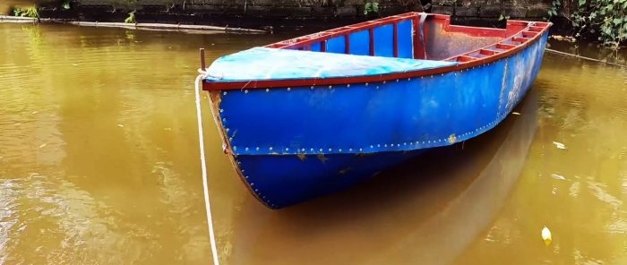 Hvordan lage en stor båt av plasttønner