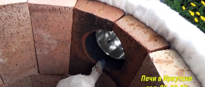 Realizarea unui tandoor dintr-un butoi cu fund izolat fără mortar