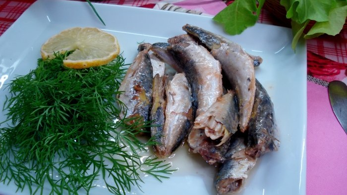 Vi tilbereder deilig hermetisk fisk uten autoklav