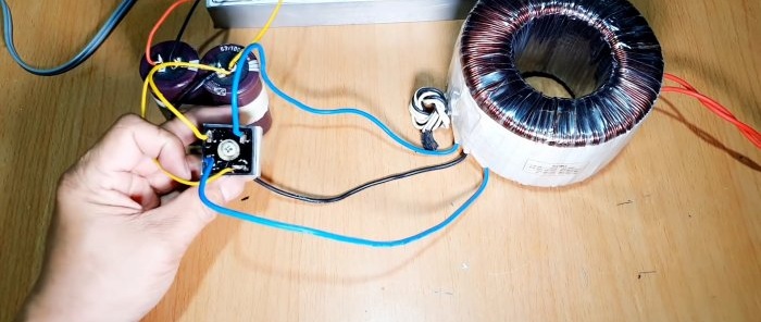 Yüzeye montaj için transistörler kullanarak 500 W'lık bir amplifikatörün montajı