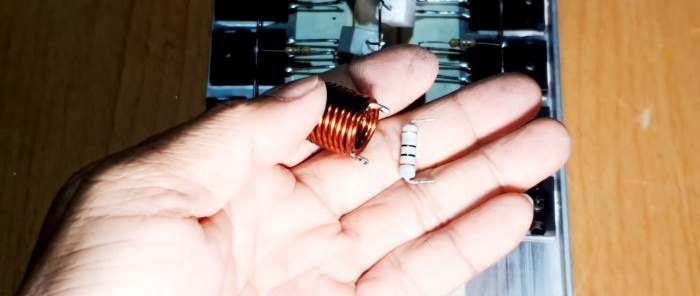 Samling af en 500 W forstærker ved hjælp af transistorer til overflademontering