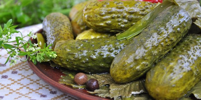 Het geheim van de crunch van lichtgezouten komkommers - stap voor stap recept