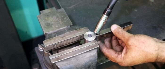 İnşaat demiri için güçlü bir bükme makinesi nasıl yapılır