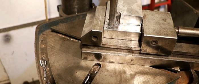 İnşaat demiri için güçlü bir bükme makinesi nasıl yapılır