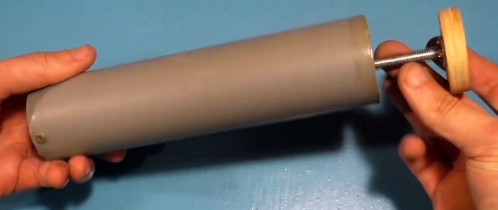 איך להכין אקדח הרכבה מחתיכת צינור PVC
