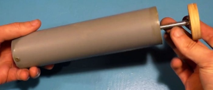 Comment fabriquer un pistolet de montage à partir d'un morceau de tuyau en PVC