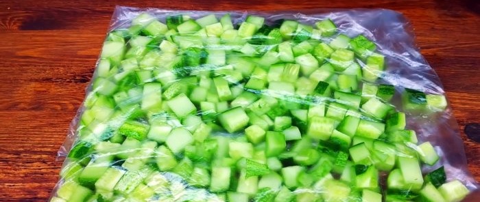 Jeg køber ikke længere agurker om vinteren Super måde at fryse agurker på.