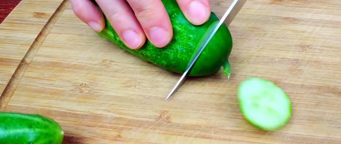 Hindi na ako bumibili ng mga pipino sa taglamig. Super way to freeze cucumbers.