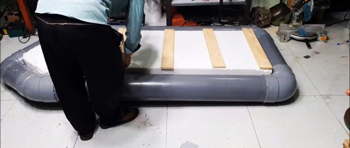 איך להכין סירה קלה מצינורות PVC בערב אחד