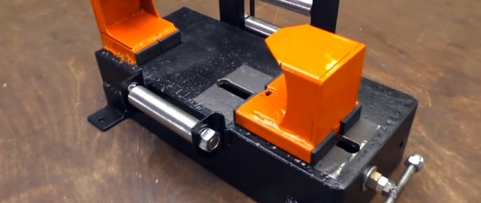 Bu taşlama makinesi paslı boruları anında temizliyor