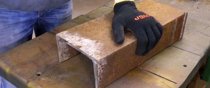 Cette rectifieuse nettoie les tuyaux rouillés en un rien de temps