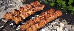 Najšťavnatejší kebab vo vriacej vode - tajomstvo Uzbeka, ktorý pozná svoje podnikanie