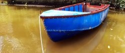 Wie man aus Plastikfässern ein großes Boot baut