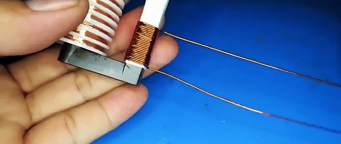 Com muntar un simple convertidor d'alta tensió de 40 kV amb un transistor