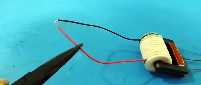 How to assemble a simple 40 kV high voltage converter using one transistor
