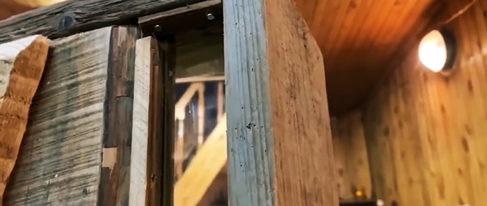 Hur man gör en dörr till ett badhus av en intressant design från gamla brädor