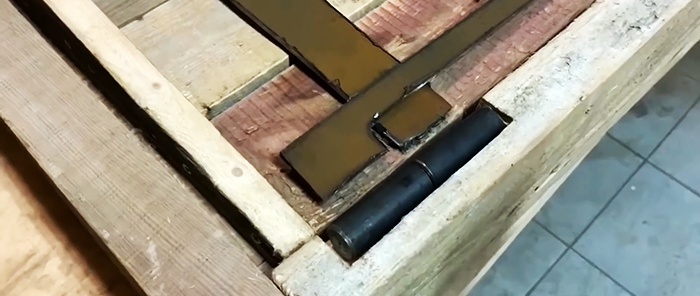 Как да направите врата за баня с интересен дизайн от стари дъски