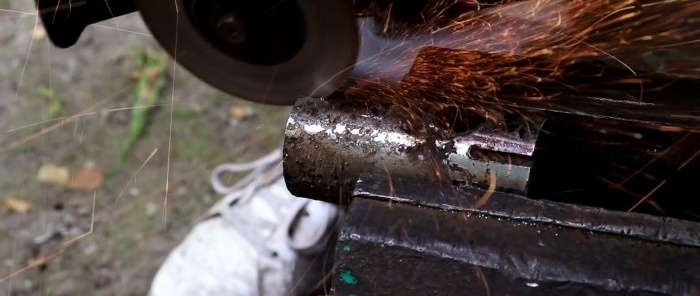 Drill attachment na ginawa mula sa isang lumang gilingan para sa paglalagari ng kahoy