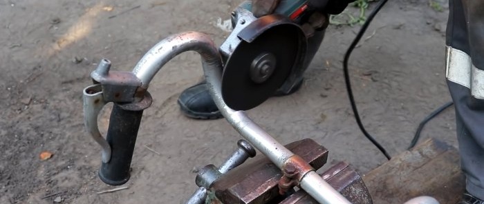 Eski bir bisiklet ve açılı taşlama makinesinden çapraz kesme makinesi nasıl yapılır