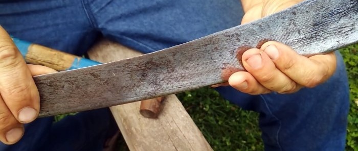 Hvordan kutte en flette riktig slik at den klipper seg selv