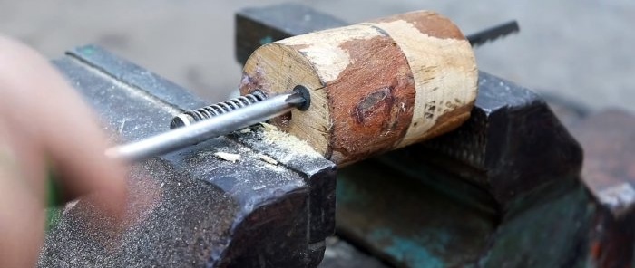 Com fer un accessori de trencaclosques per a un trepant o tornavís