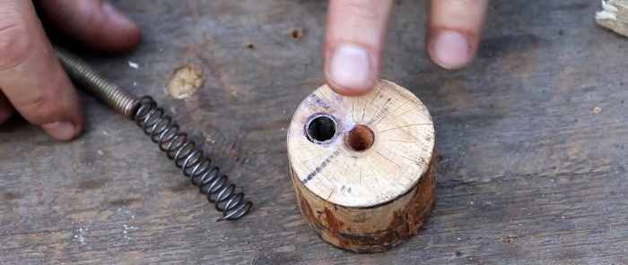 Paano gumawa ng jigsaw attachment para sa isang drill o screwdriver