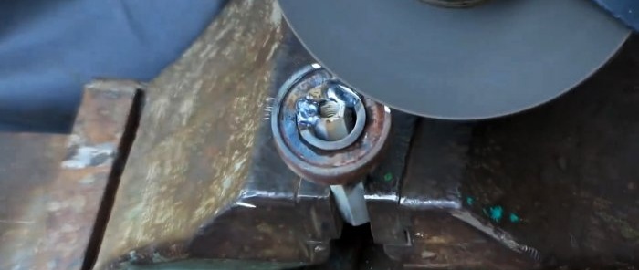 Comment fabriquer un accessoire de scie sauteuse pour une perceuse ou un tournevis