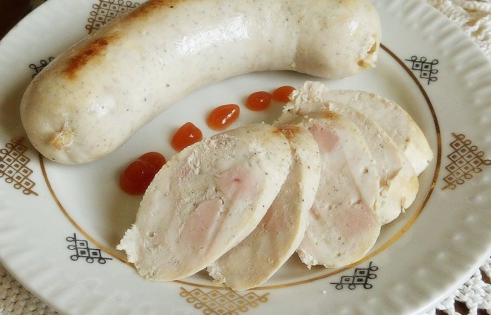Huisgemaakte kippenworst en ham
