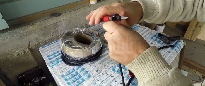 Hoe maak je een betonnen vibrator van afval?