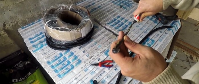 Hoe maak je een betonnen vibrator van afval?