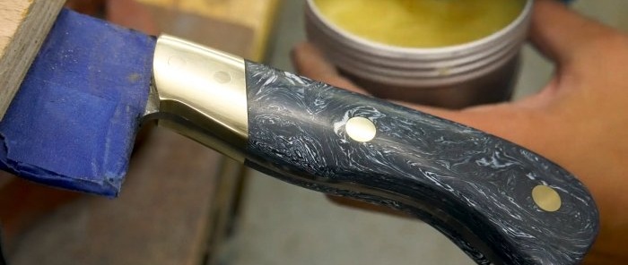 Πώς να φτιάξετε μια πολύ δροσερή λαβή μαχαιριού από πλαστικά απορρίμματα