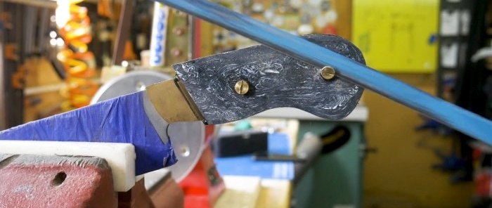 Come realizzare un fantastico manico di coltello con i rifiuti di plastica