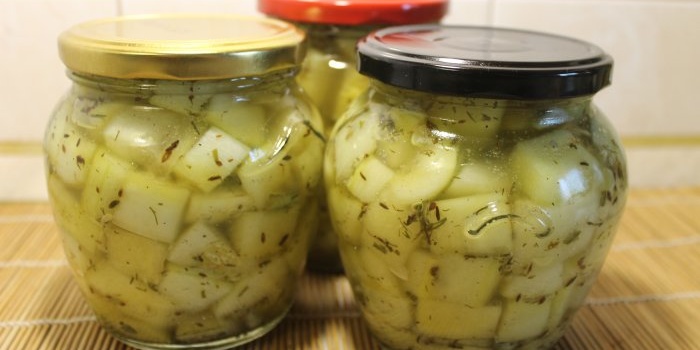Simpleng recipe ng pag-aatsara ng zucchini