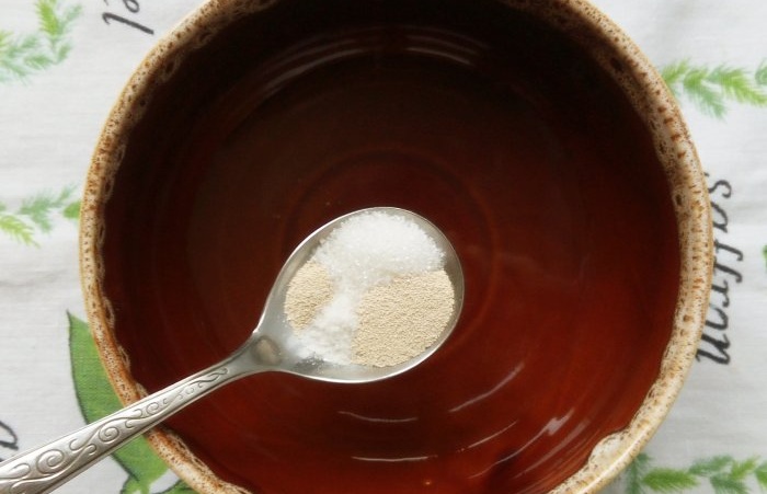 Cuire des pains plats avec du suluguni au four à la maison