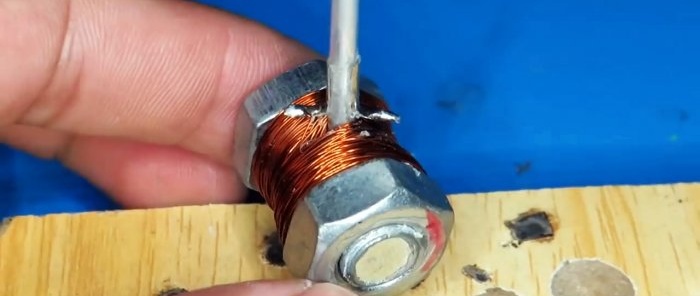 Cum să faci un motor de mare viteză dintr-un șurub și piuliță